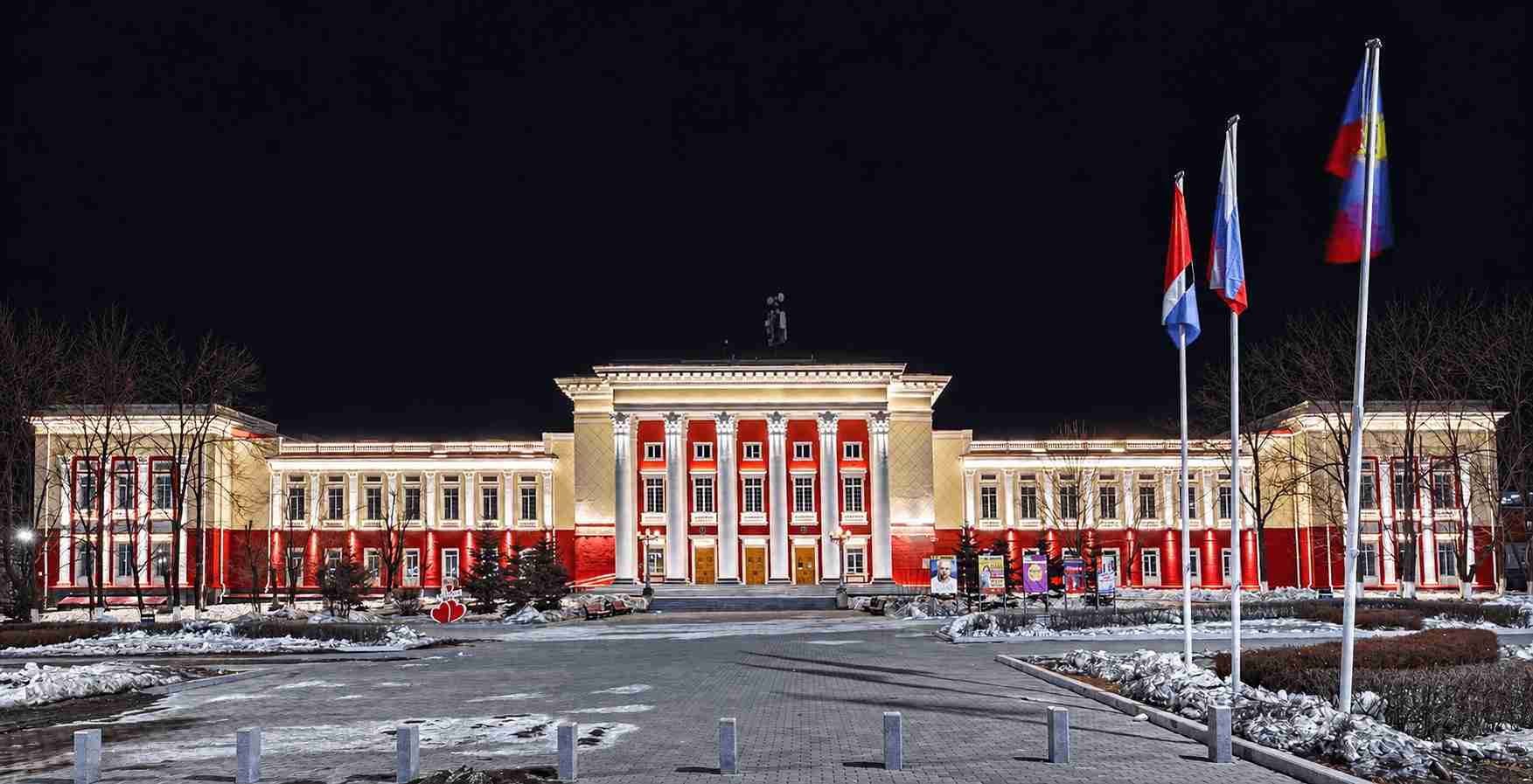 Дворец культуры угольщиков, Артём 2021 — архитектурная подсветка